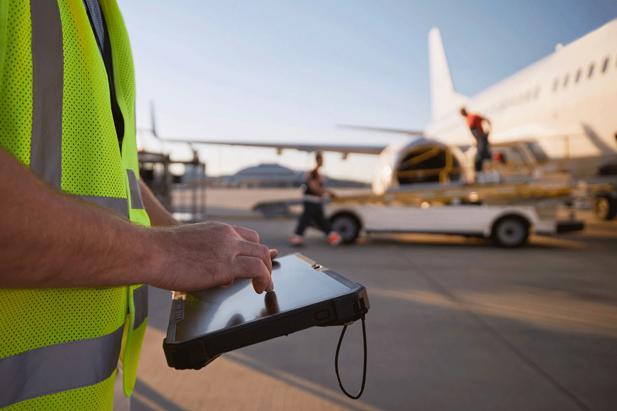 airport-air-traffic-operations-on-an-ipad